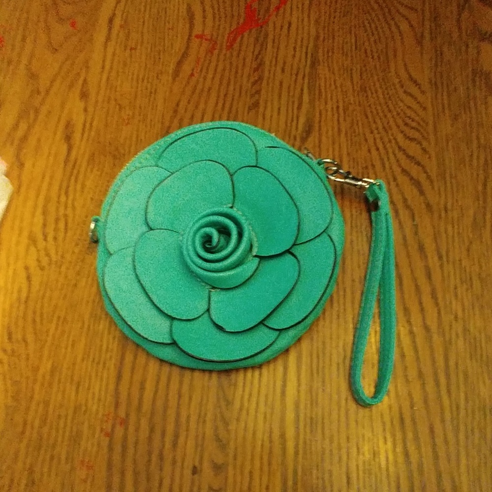 🌼🌼🌼cute flower wristlet🌼🌼🌼